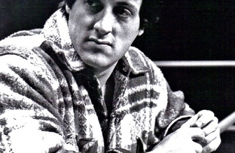 What Sunglasses does Sylvester Stallone Wear?